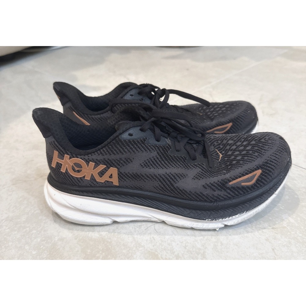 HOKA ONE ONE Clifton 9 Women's Low Top Lace-Up Mesh Sneakers Black/Bronze 7.5B